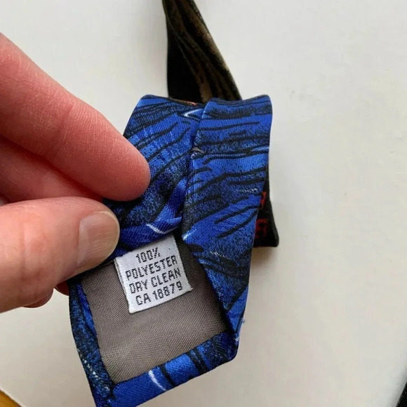 2/$30 LOONEY TUNES Bugs Bunny Director Tie - Picture 5 of 9